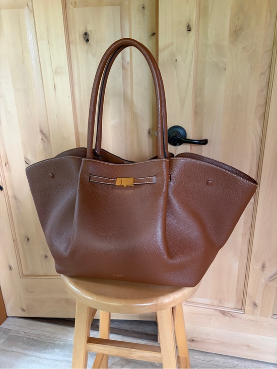 DeMellier Handbags - DeMellier 'The New York' Tote in Tan Grain Leather